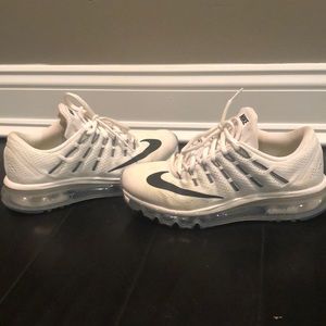 Women’s Nike air max men’s size 7, women’s size 8